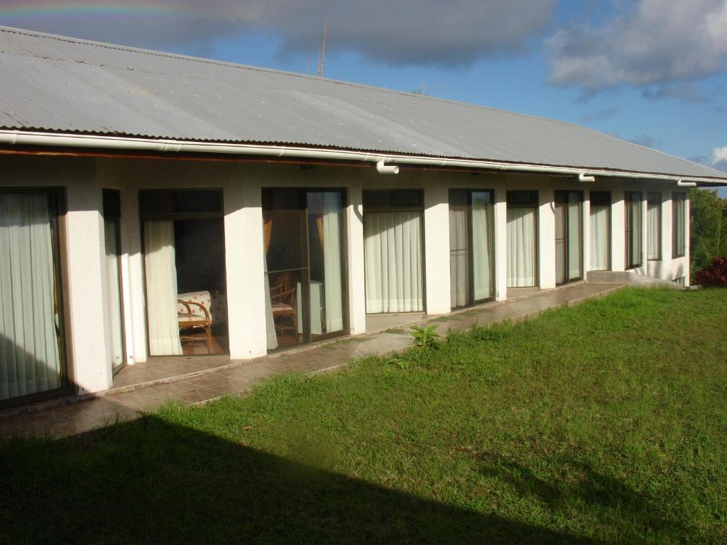 Hotel Victoria Hanga Roa Exterior photo